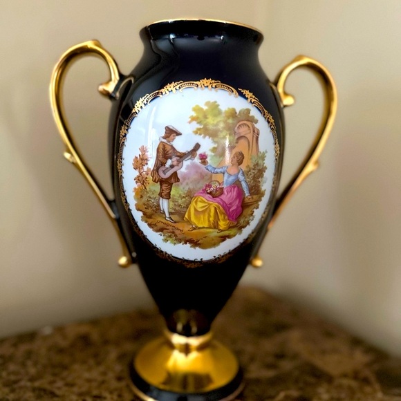 LIMOGES CASTEL 22K GOLD / FRANCE VASE ARTWORK